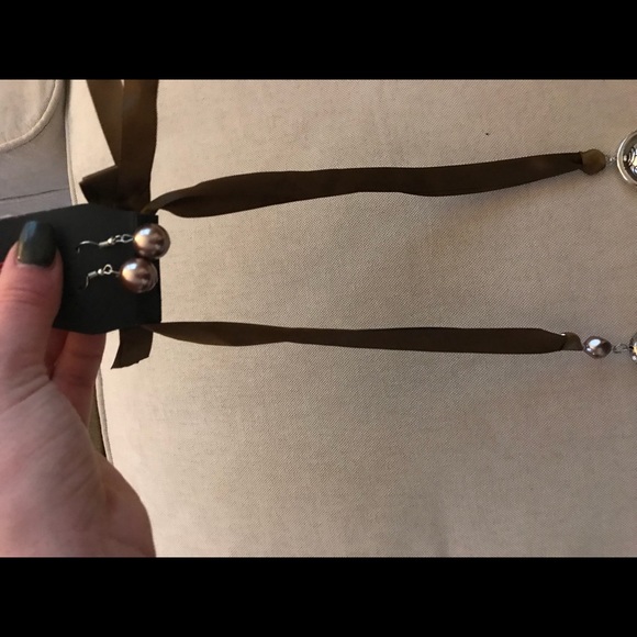 Necklace and earring set - Picture 3 of 3